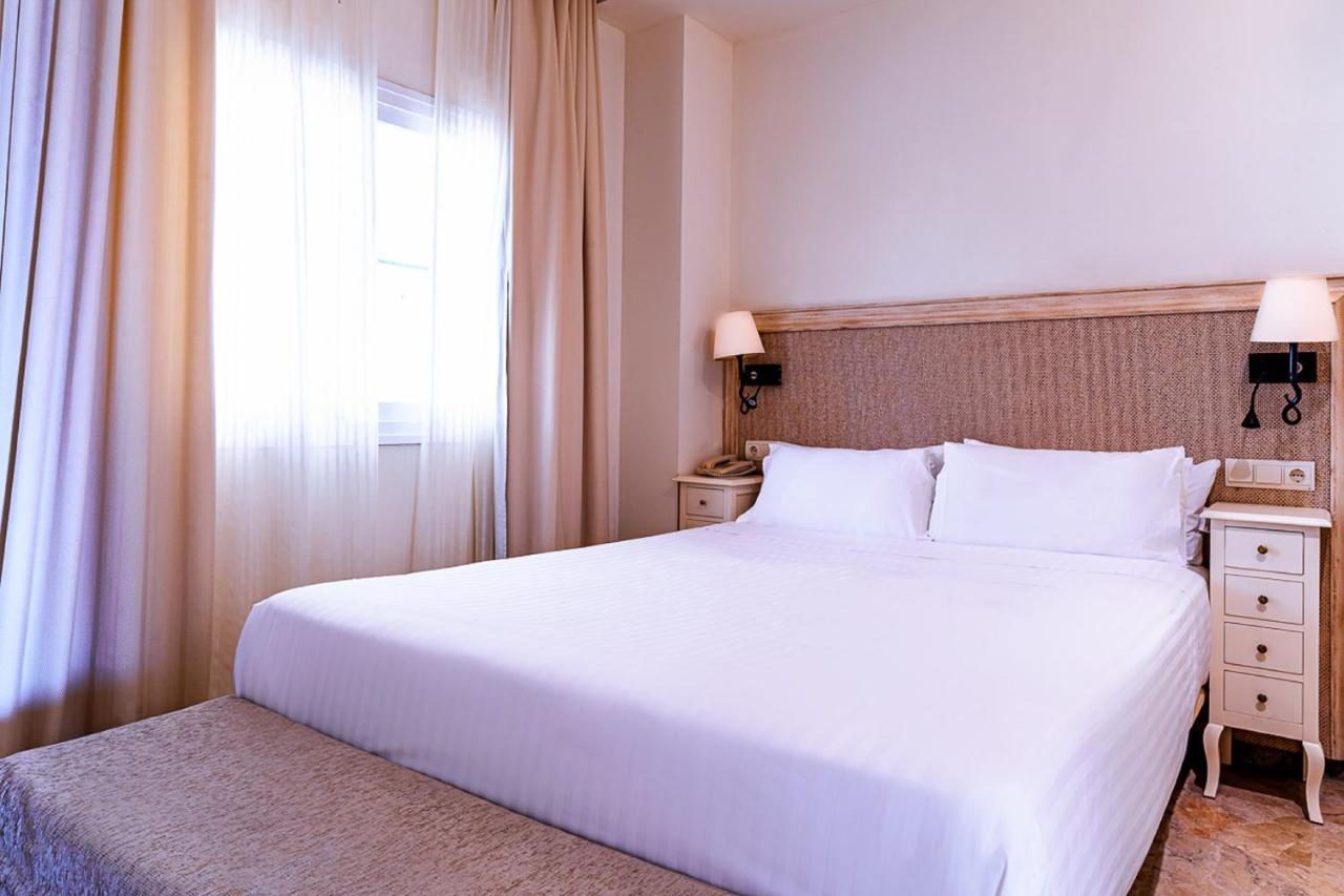 Cordial Golf Apartahotel 4*